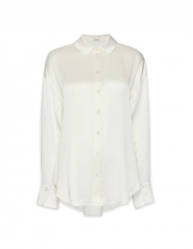 Satin Button Down Top est présent 