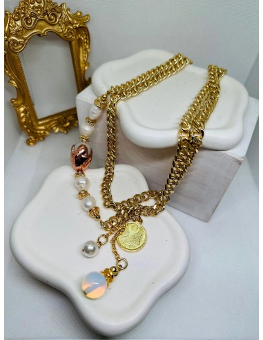 Sarah Pearl Necklace chez Cornerstreet bien 